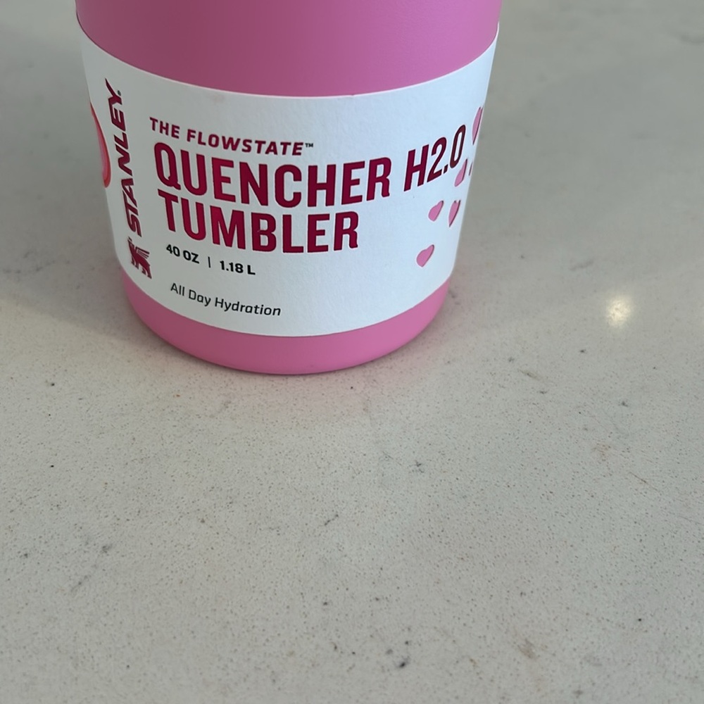 LIMITED STANLEY 40oz 2025 tumbler ( pink hearts ) Target limited edition PINK!! - Picture 2 of 5